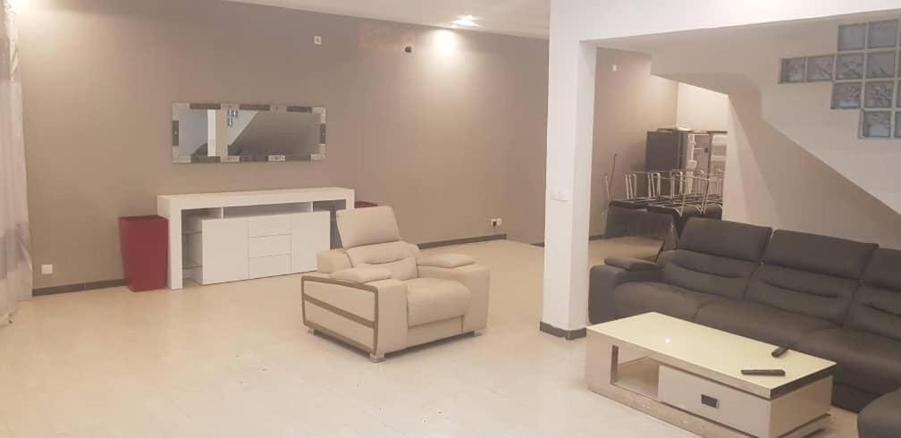 Saly - Villa Kage 6 Chambres -Clim-Wifi-Eau Chaude-Billard-Babyfoot-Ping Pong-Canal - Electricite Non Comprise Exteriör bild