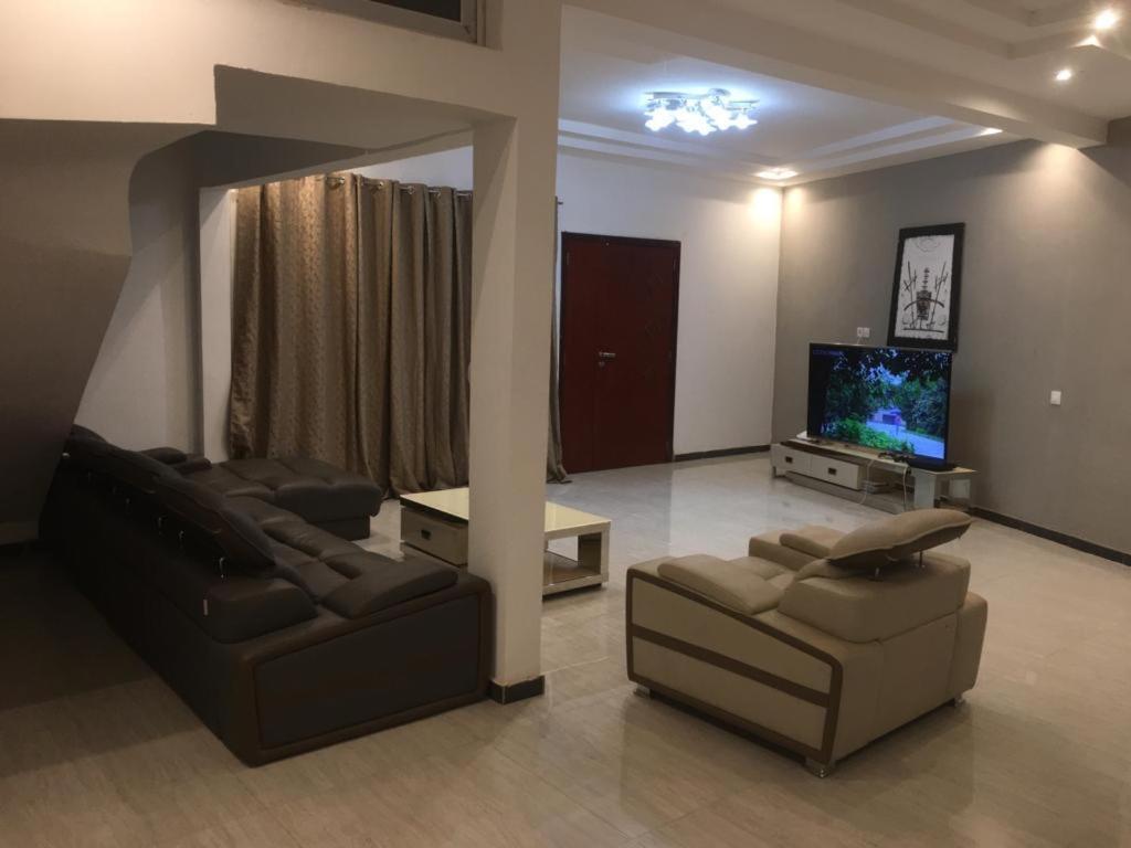Saly - Villa Kage 6 Chambres -Clim-Wifi-Eau Chaude-Billard-Babyfoot-Ping Pong-Canal - Electricite Non Comprise Exteriör bild
