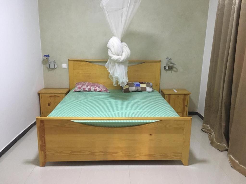 Saly - Villa Kage 6 Chambres -Clim-Wifi-Eau Chaude-Billard-Babyfoot-Ping Pong-Canal - Electricite Non Comprise Exteriör bild
