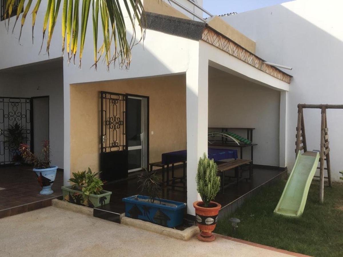 Saly - Villa Kage 6 Chambres -Clim-Wifi-Eau Chaude-Billard-Babyfoot-Ping Pong-Canal - Electricite Non Comprise Exteriör bild